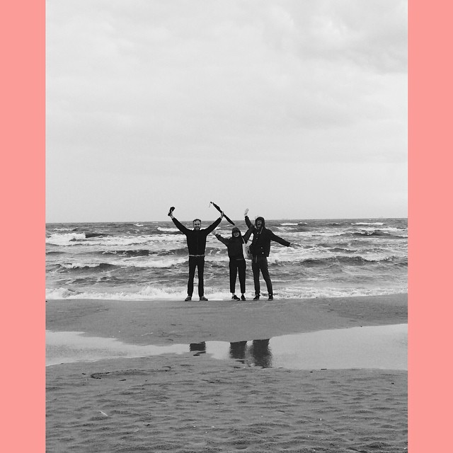 Fabian Mürmann, Shumeng Ye and Roel van der Ven at the beach